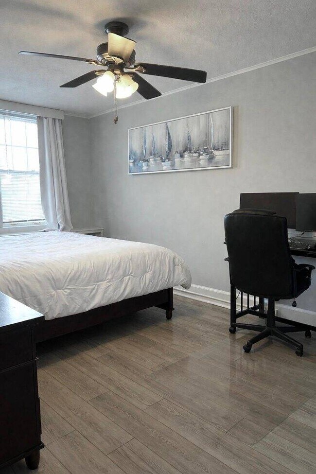 Building Photo - 639 Summer St