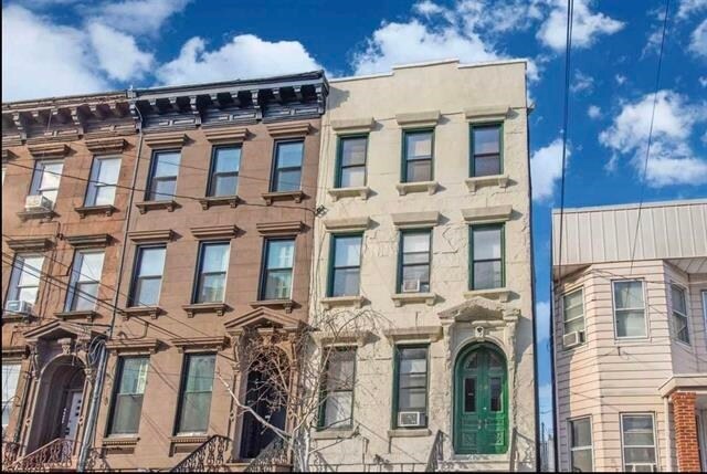 Building Photo - 241 Summit Ave
