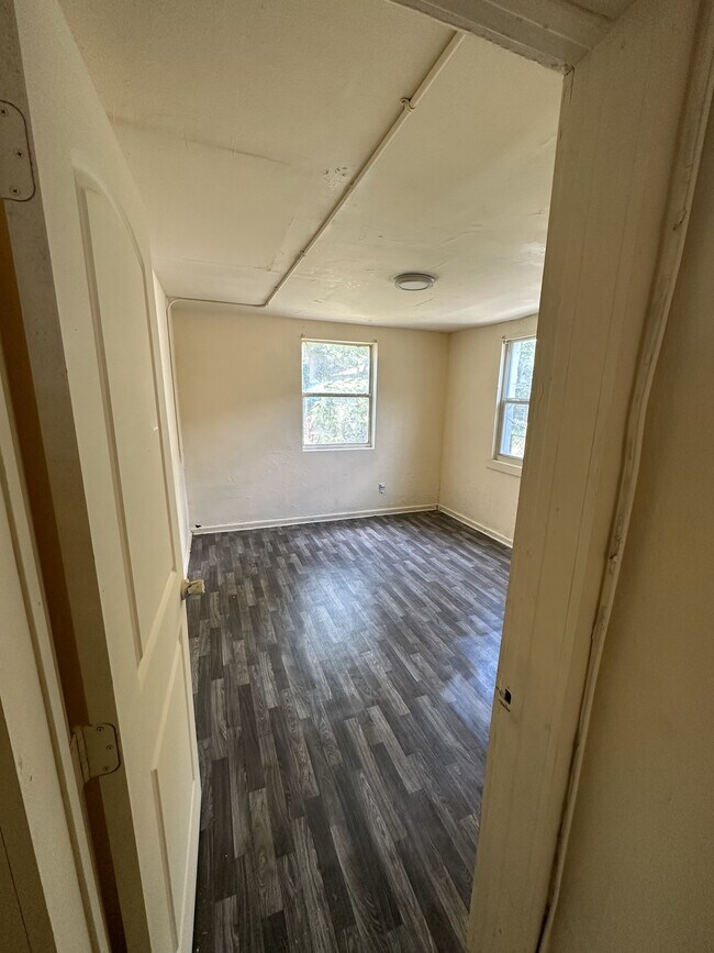 Building Photo - 1439 Grothe St