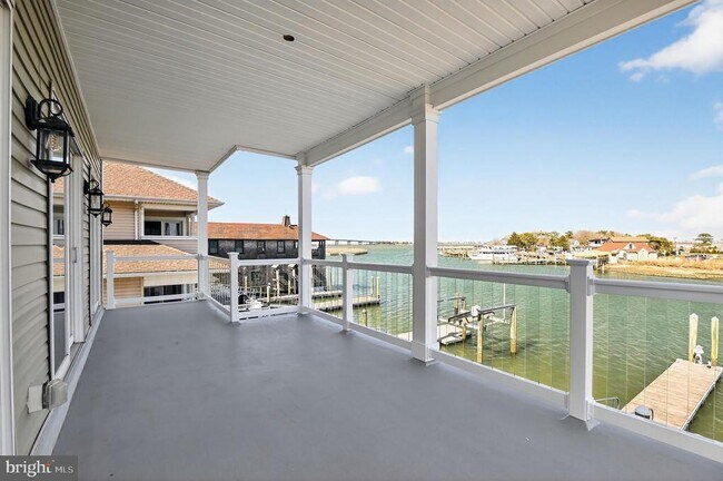 Building Photo - 739 N Massachusetts Ave