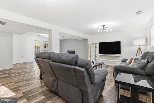 Building Photo - 6906 Berkshire Dr