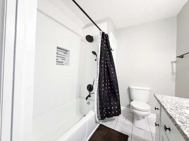 Building Photo - NO APPLICATION FEE FOR 72 HOURS! Spacious Fully-Furnished 5-Bedroom Home | Mid-Term Rental in Gre...