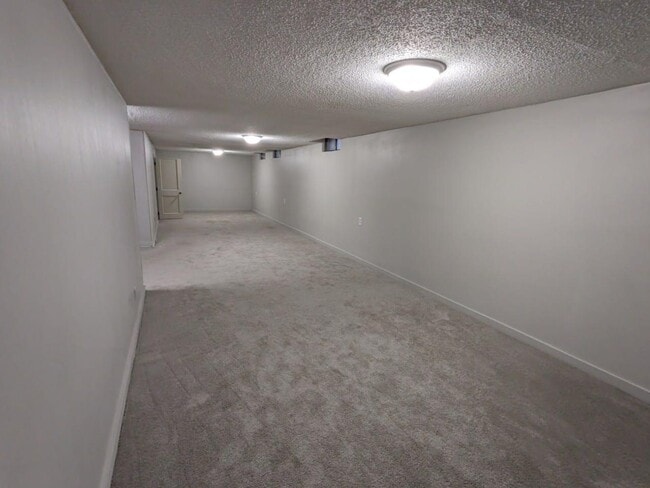 Building Photo - 5108 E Looman St