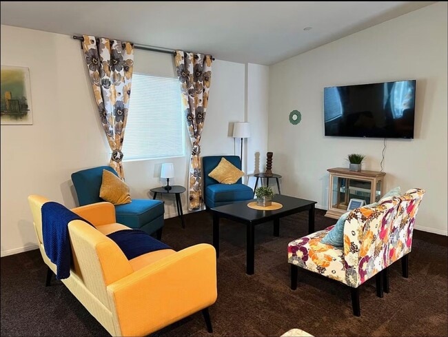 Building Photo - Best Deal in Town - Fully furnished 3 BD 2 BA Home
