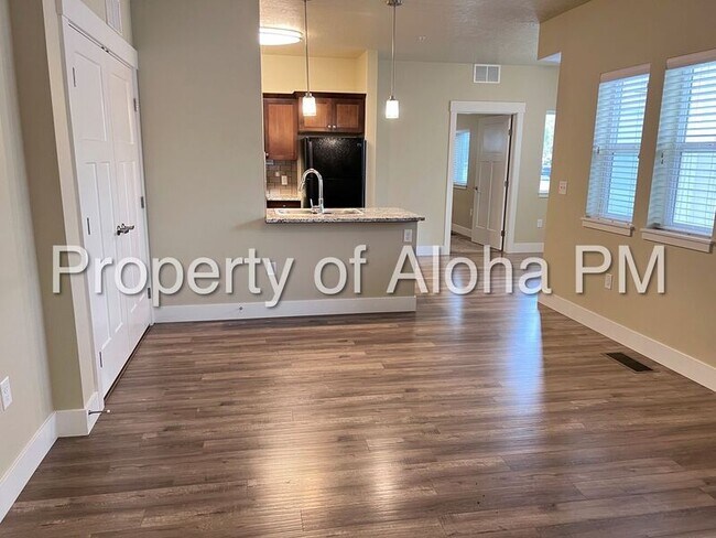 Building Photo - 3558 E Grand Forest Dr