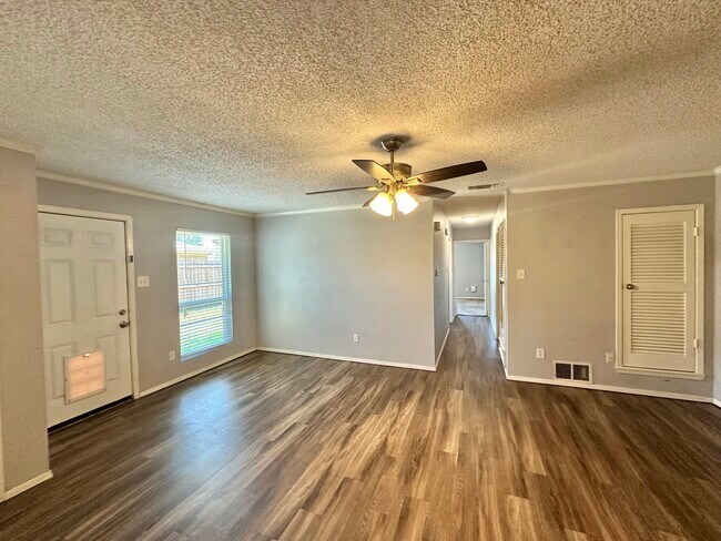 Building Photo - 7410 Avenue W