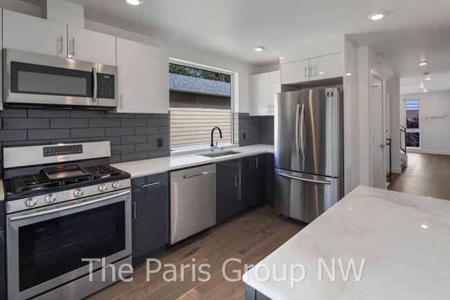 Building Photo - Modern 2BR Columbia City/Hillman City Town...