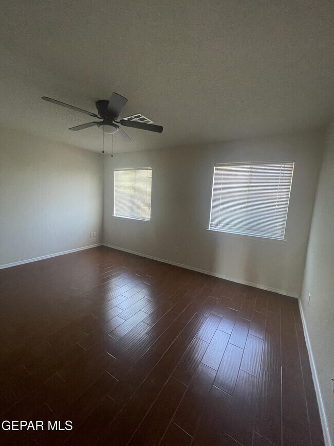 Building Photo - 1832 Shreya St