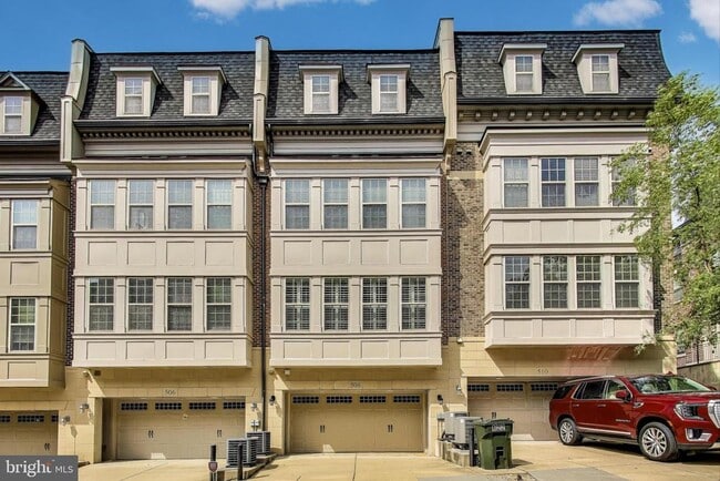 Building Photo - 508 Rampart Way