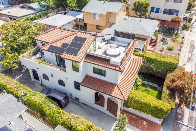 Building Photo - Prime Single Family Home