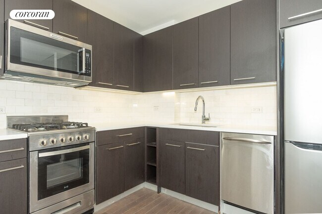 Building Photo - 321 W 110th St