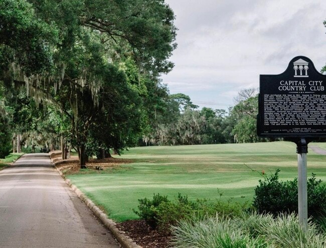 Building Photo - 2014 Golf Terrace Dr