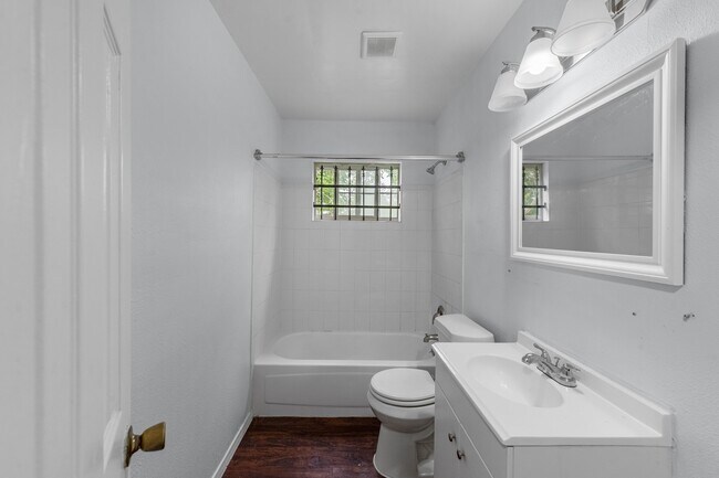 Building Photo - 9410 Rosehaven Dr