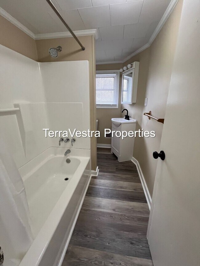 Building Photo - Great 3 Bed with a bonus room in Salem! Eligible for $500 Security Deposit.