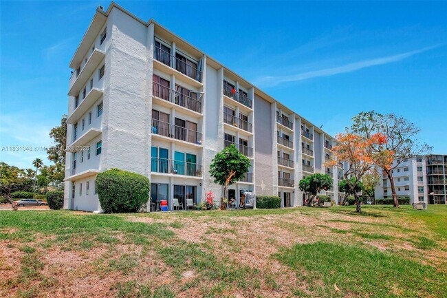 Building Photo - 8720 N Sherman Cir