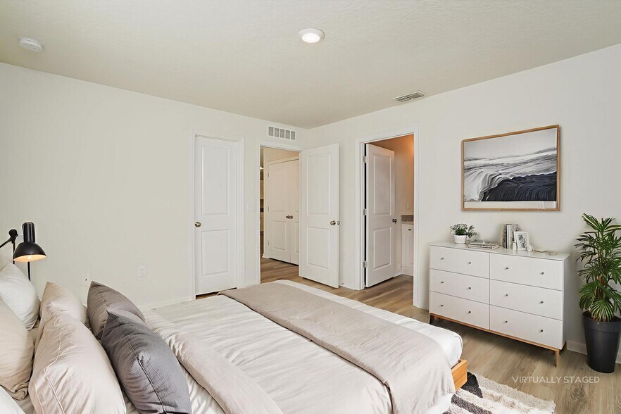 Building Photo - 2660 W Bravura Dr