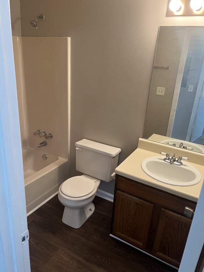 Building Photo - 3476 Kingswood Run