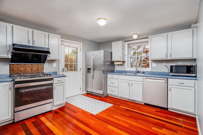 Building Photo - 15 N Intervale St