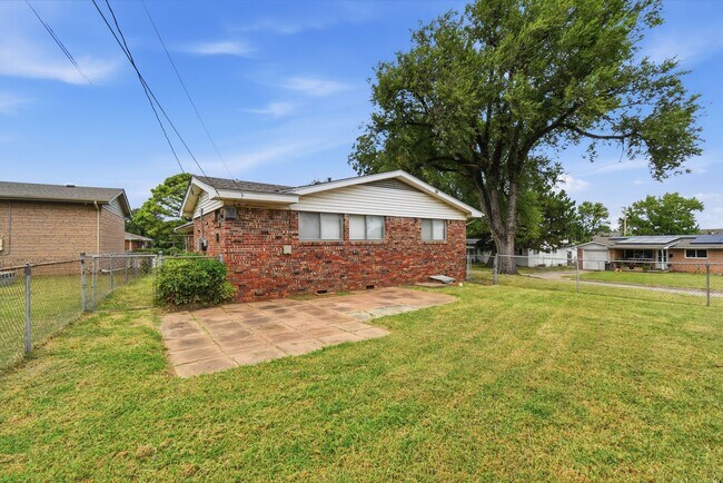 Building Photo - 7610 E 21st Pl