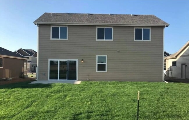 Building Photo - 262 Castle Dr
