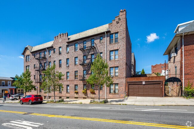 Building Photo - 579 61st St