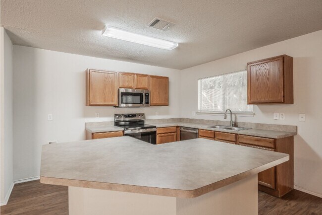 Building Photo - 10325 Bear Hollow Dr