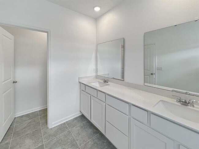 Building Photo - 2426 Skyline Lp