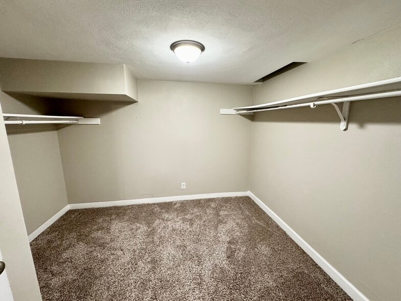 Walk-in Closet! - 519 W Valley Dr