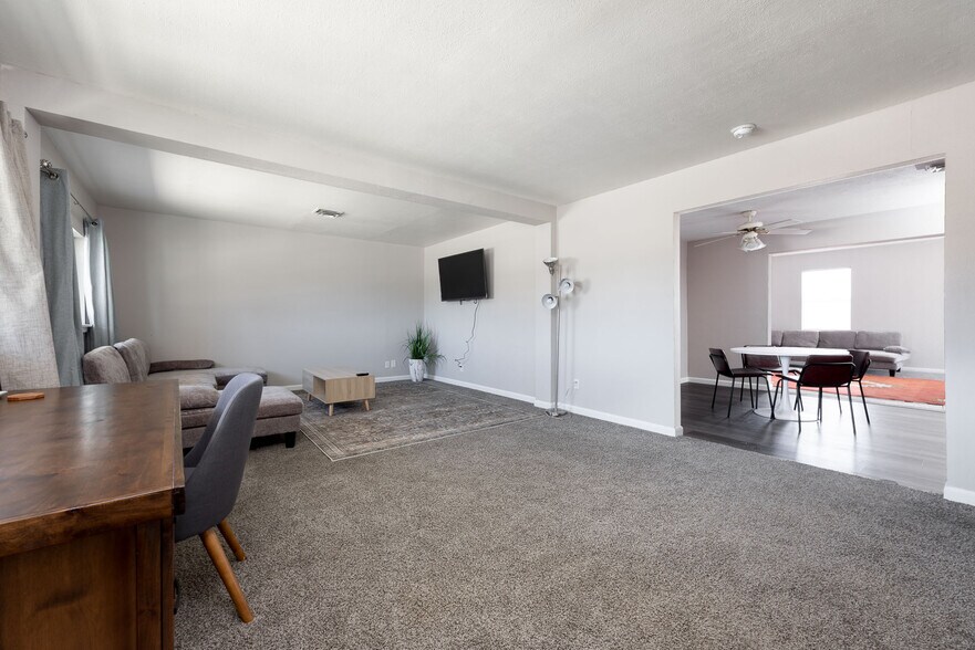 Building Photo - 3708 Sierra Vista Dr