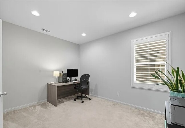 Building Photo - 40580 Sunflower Rd