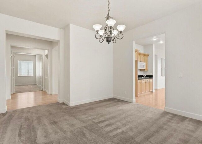 Building Photo - 6060 Cielo Cir