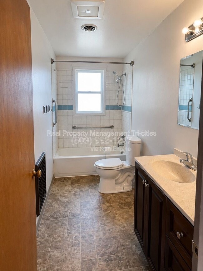 Building Photo - 603 N Ely St