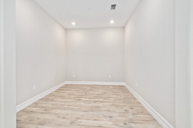 Building Photo - Charming 3 Bed, 2.5 Bath Rental Home in Wesley Chapel - Spacious and Modern!