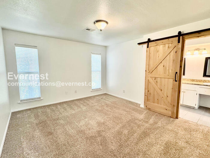 Building Photo - 5117 S Lions Ave