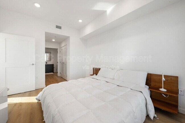 Building Photo - 52 Kirkwood Ave