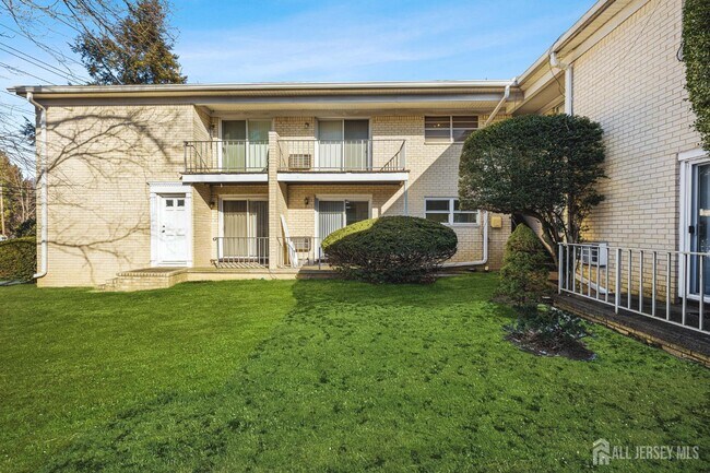 Building Photo - 400 Cranbury Rd