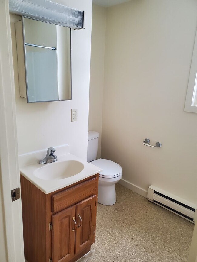 Building Photo - 64 Spring St