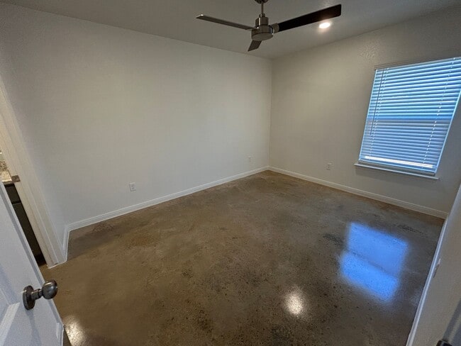 Building Photo - 909 Switchgrass Dr