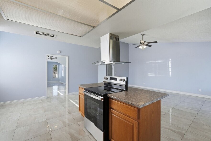 Building Photo - 17853 N 43rd Dr