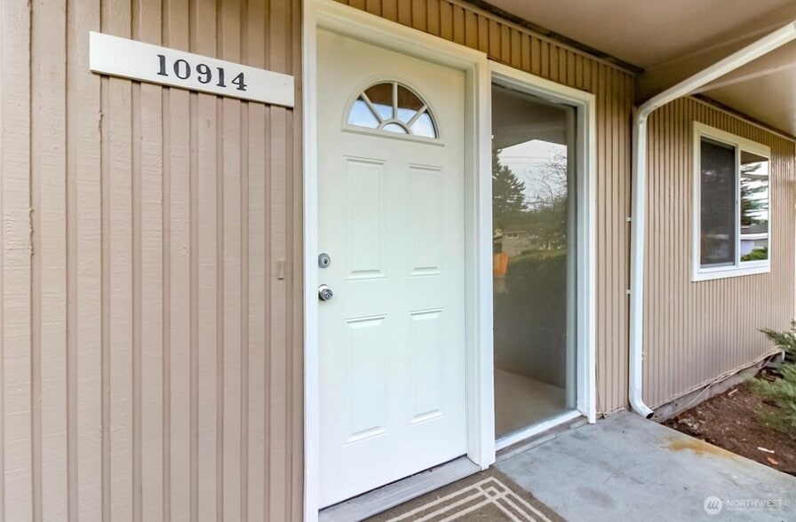 Primary Photo - 10914 108th St SW