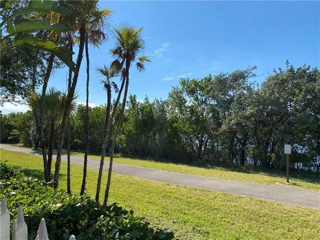 Building Photo - 1940 Sweetbay Way