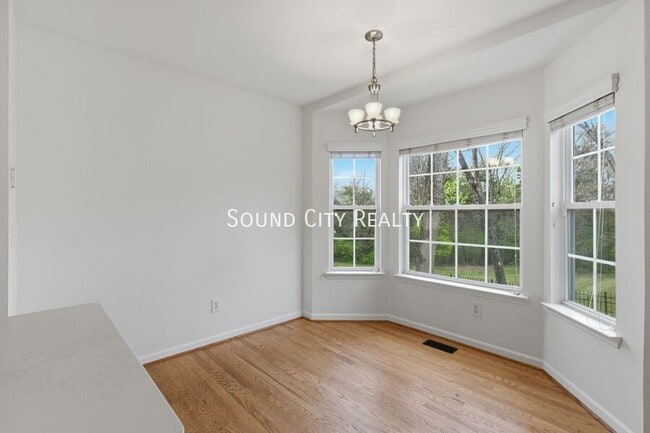 Building Photo - 5112 Bay Overlook Dr