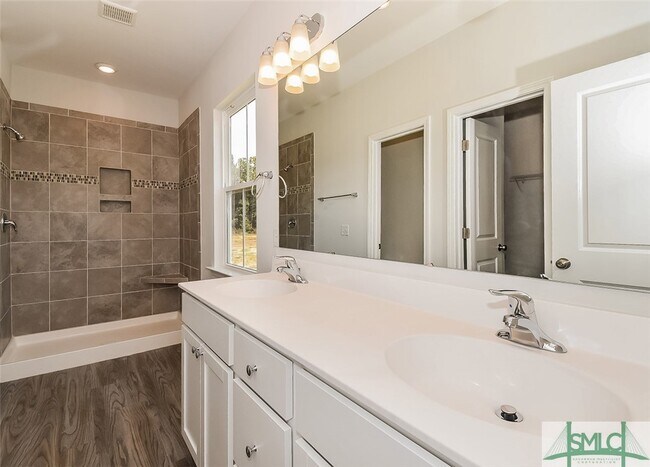Building Photo - 106 S Trl Wy