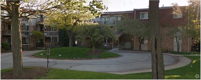 Building Photo - 1855 Tall Oaks Dr