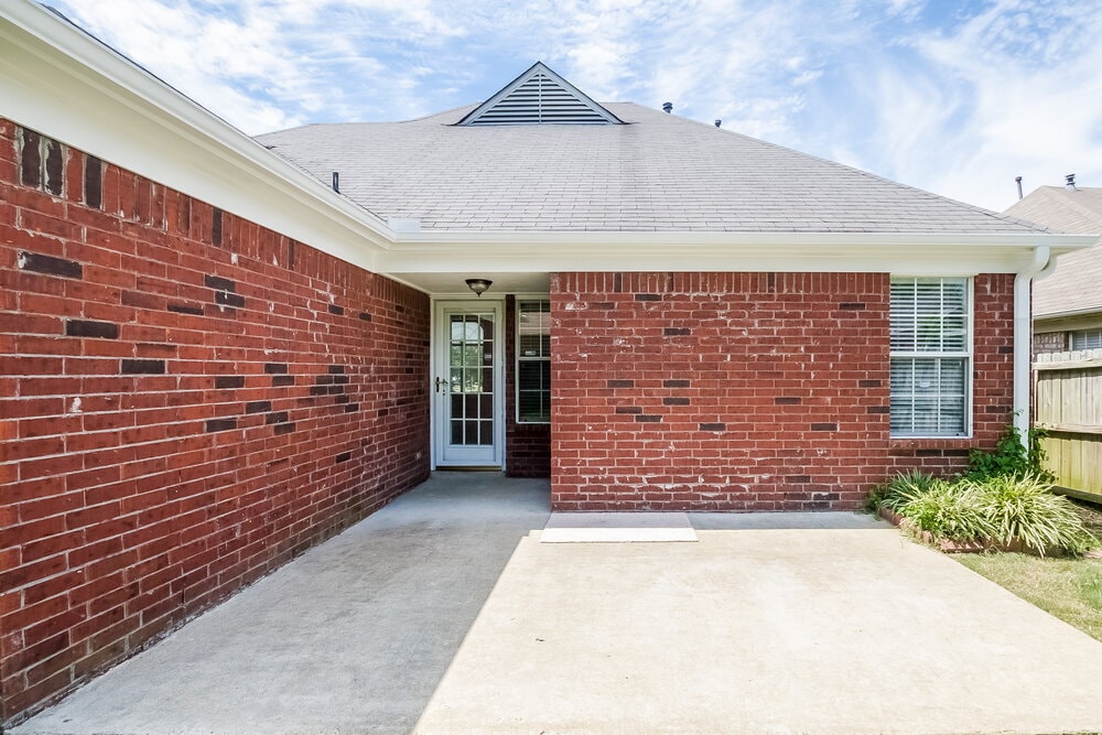 Building Photo - 8180 Cross Point Dr