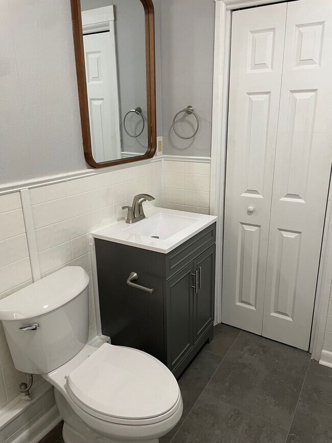 Building Photo - 1095