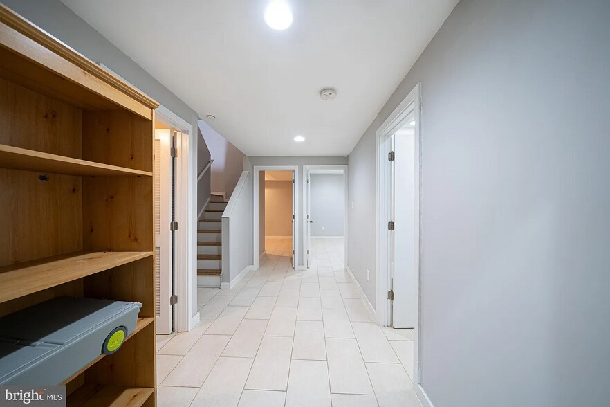 Building Photo - 706 N 7th St