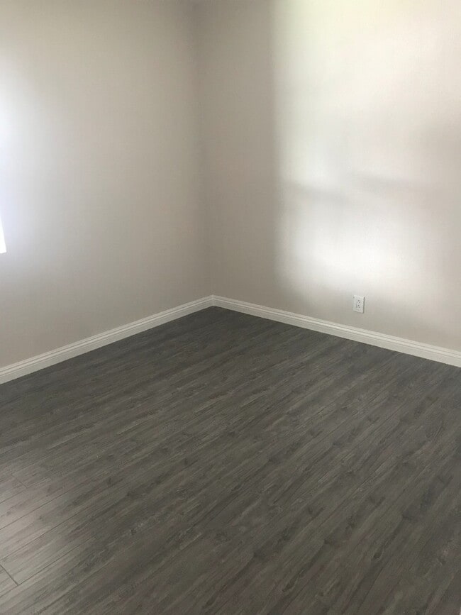 Building Photo - 18 Idaho Way