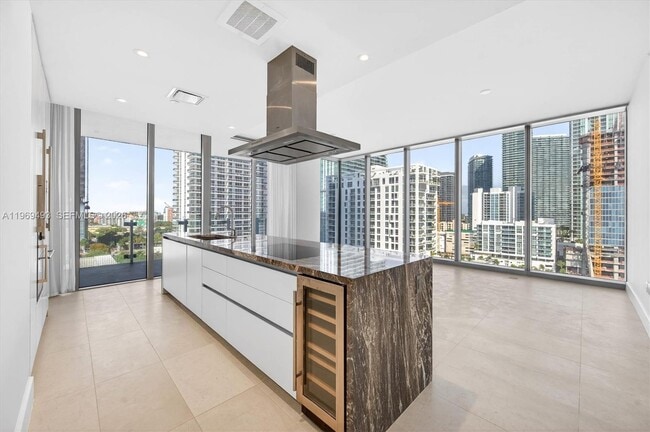 Building Photo - 700 NE 26th Terrace