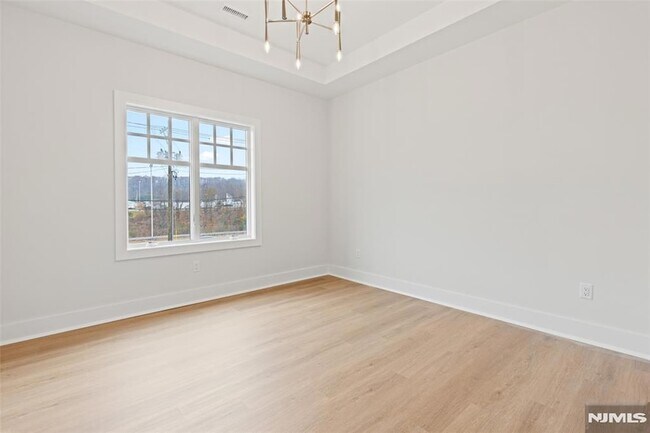 Building Photo - 445 Ramapo Valley Rd